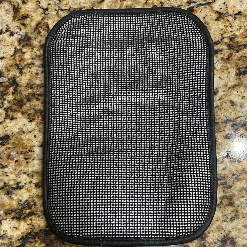 Black and Silver Mesh Pad